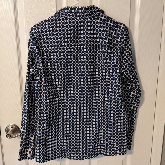 Basic Editions Blue and White Patterned Long Sleeve Button Up Top Size Medium - Picture 3 of 5